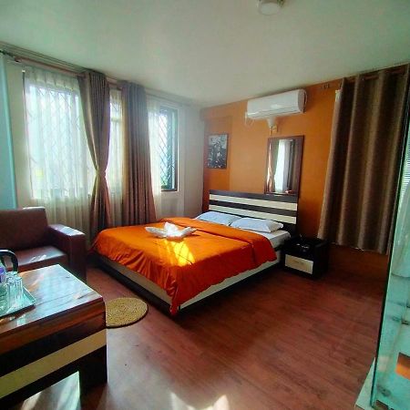 The Majestic Bed & Breakfast Катманду Экстерьер фото